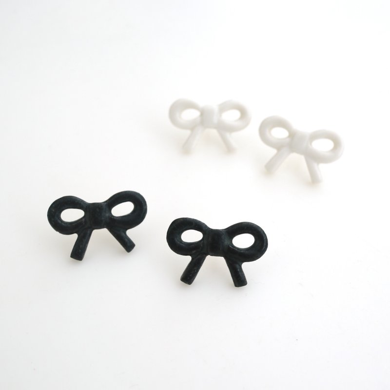 loop earrings - ต่างหู - เครื่องลายคราม ขาว