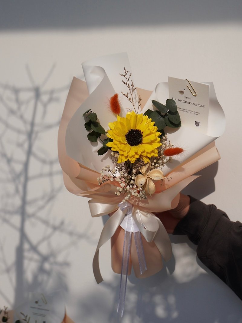 [Graduation Bouquet] Sunflower x Sola Flower Small Bouquet Graduation Gift Blessing Bouquet - ช่อดอกไม้แห้ง - พืช/ดอกไม้ 