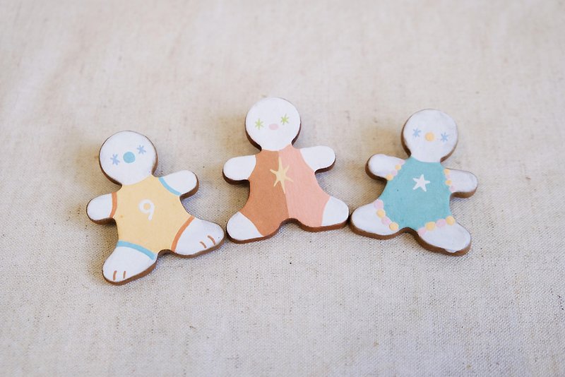 Romper gingerbread man clay brooch - Brooches - Pottery 