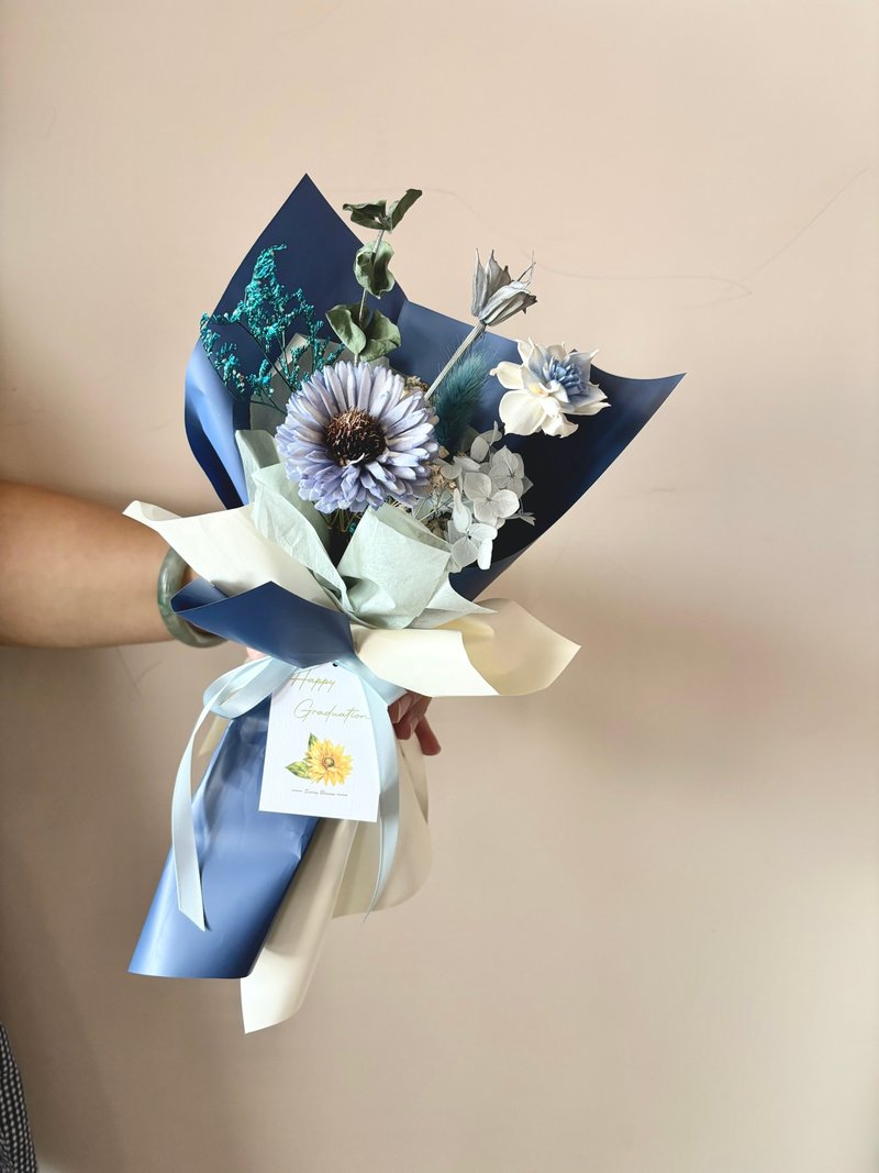 sueing_blossom Thai imported medium-sized sunflower graduation bouquet - ช่อดอกไม้แห้ง - พืช/ดอกไม้ 