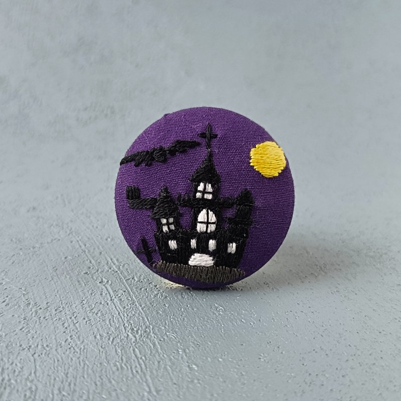 ハロウィンの夜刺繍ブローチor刺繍ヘアゴム - 胸針 - 棉．麻 黑色