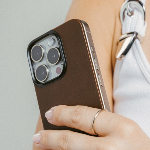 NOMAD iPhone 16 Pro マグネットレザーケース 国内代理店正規品】NOMAD Magnetic Leather Back for iPhone 16