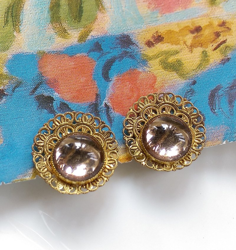 Western antique jewelry. Lace flower plate elegant clip-on earrings - ต่างหู - โลหะ สีทอง