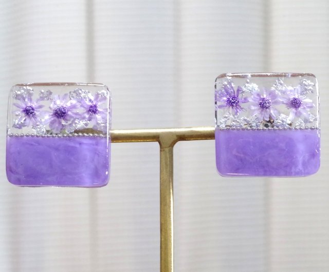 ピアス　オレンジ　レジン　かすみ草　ハート　パールチャーム　ビジュー　紫　春 Flower pierce ｜ 鉱石型レジンswingピアス 大人可愛い対応で