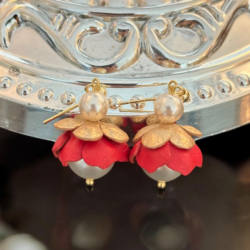 皮革花耳環 大雪人皮革耳環 - 擺飾/家飾品 - 真皮 多色