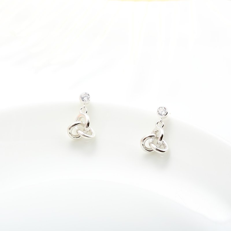 【Angel & Me】Love infinity s925 sterling silver earrings gift - ต่างหู - เงินแท้ สีเงิน