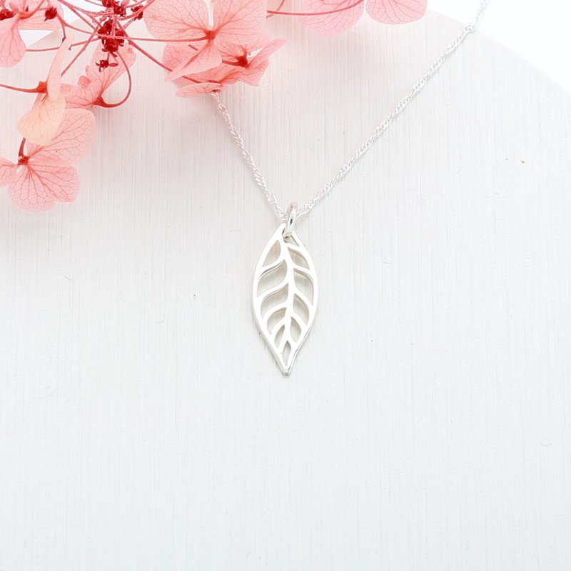 【Angel & Me】Spring Buds Leaf s925 sterling silver necklace Birthday gift - สร้อยคอ - เงินแท้ สีเงิน