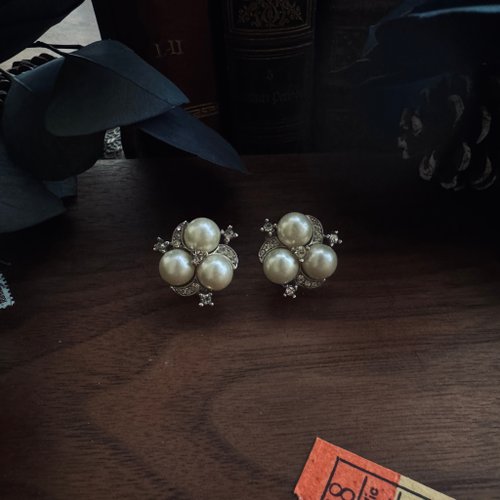 閣樓古董珠寶 Attic Vintage Jewelry & Antique 銀調萊茵珍珠夾式耳環