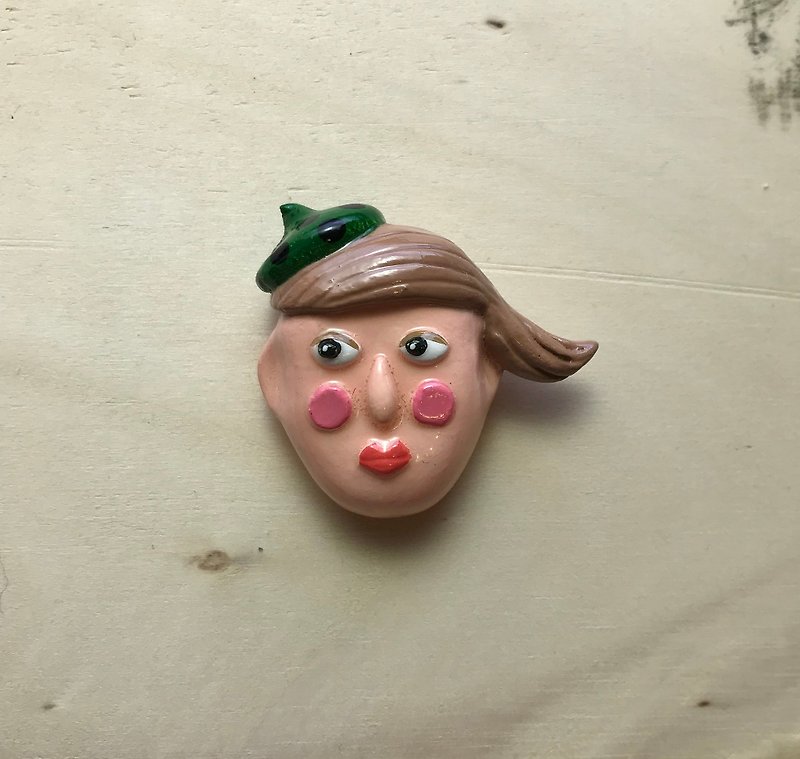 Mini brooches - people of all kinds - hair is very upturned (pin) - Brooches - Clay Multicolor