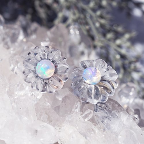水晶とオパールによる宝石のお花のサージカルステンレスピアス