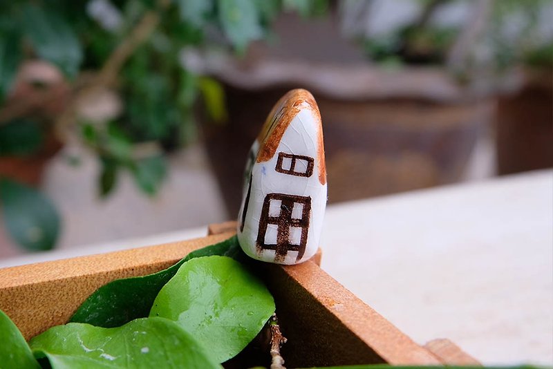 A light brown roof house - 花瓶/陶器 - 陶 