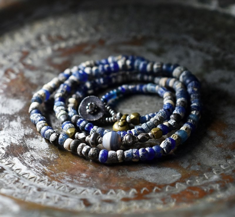 ジュンネ出土ビーズと古代瑪瑙、oldオリッサブラスとチンシルバーのネックレス - 項鍊 - 玻璃 藍色