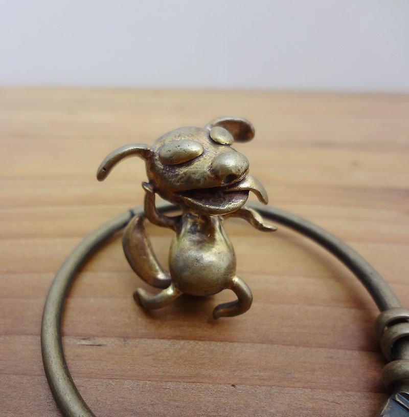 賤賤犬 黃銅手作小偶/療癒系/鑰匙圈 - 鑰匙圈/鑰匙包 - 其他金屬 金色