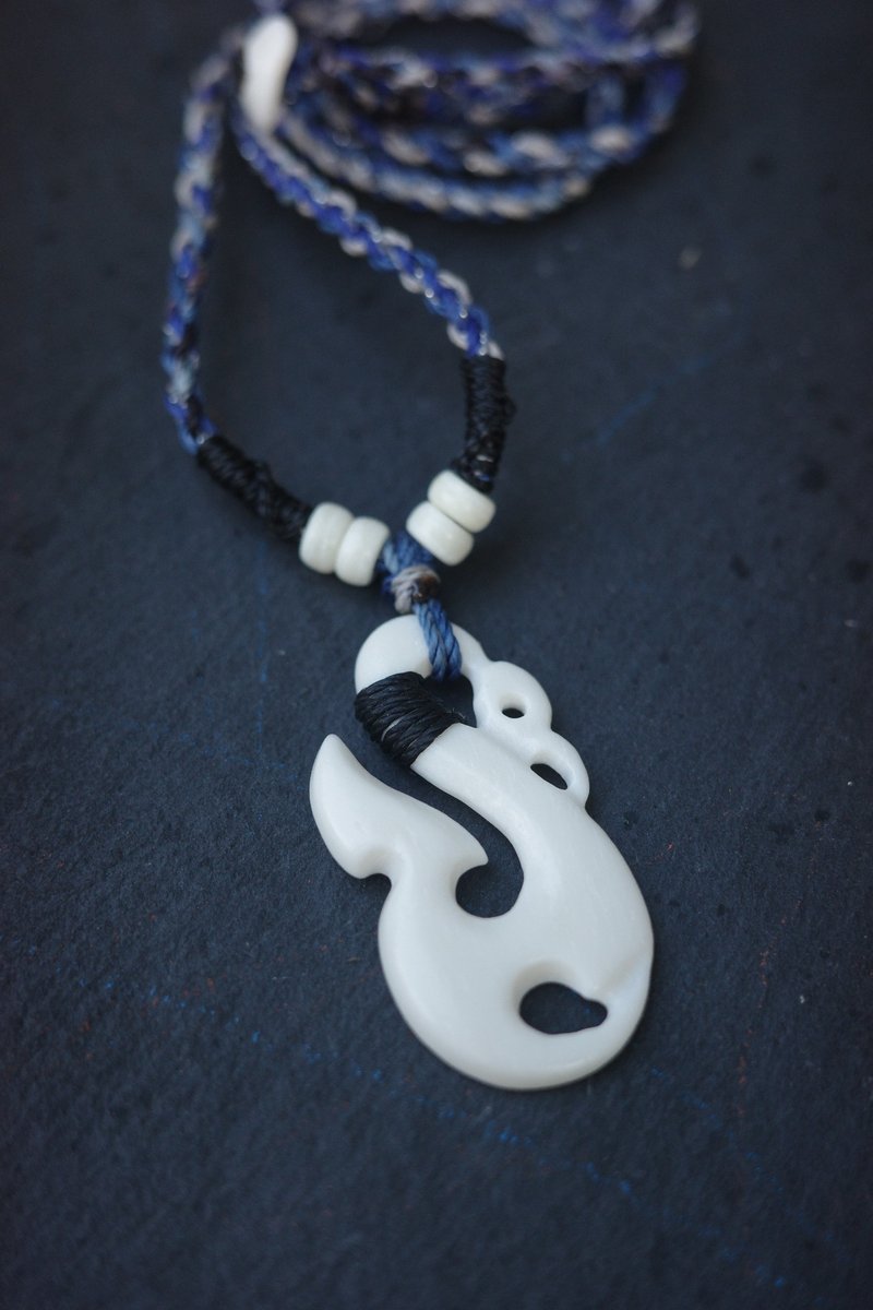 簍空款毛利勾蠟線編繩項鍊—藍黑米銀漸層色 - 項鍊 - 其他材質 