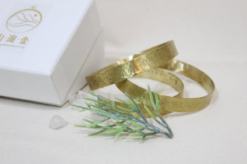 黃銅手環-Love yourself系列 - 手鍊/手環 - 其他金屬 金色