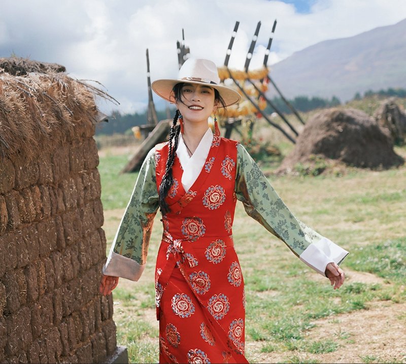 A passionate new Chinese retro Tibetan traditional Bora sleeveless vest dress - One Piece Dresses - Other Materials Red