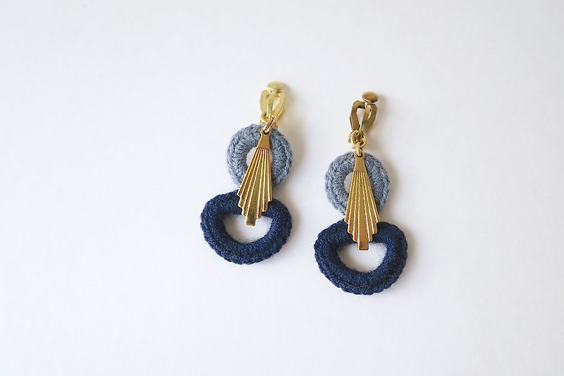 [] Endorphin Embroidery thread woven Bronze earrings - Earrings & Clip-ons - Cotton & Hemp Blue