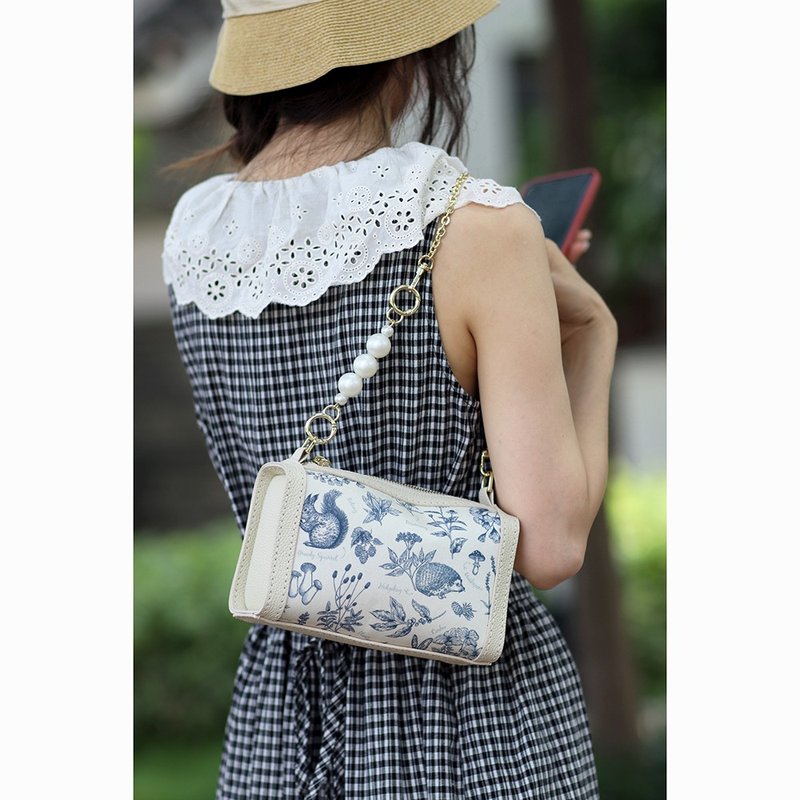 Handmade genuine leather patchwork small pillow bag hand-sewn crossbody bag shoulder bag plant blue rabbit - กระเป๋าแมสเซนเจอร์ - หนังแท้ สีน้ำเงิน