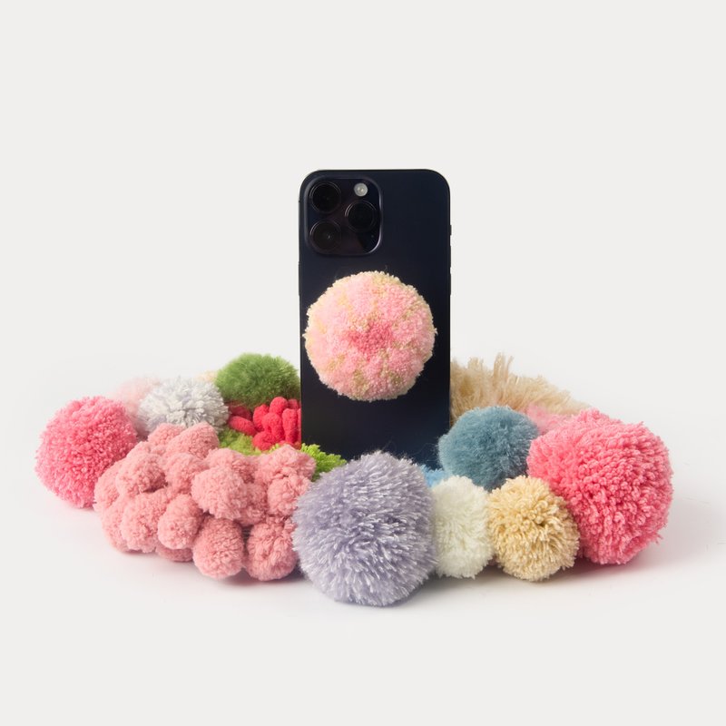 Kansai Russula-Handmade Tufted Three-dimensional Mushroom Mobile Phone Holder-Wool/Handmade/Decoration/Drama/Original - Phone Stands & Dust Plugs - Wool Pink