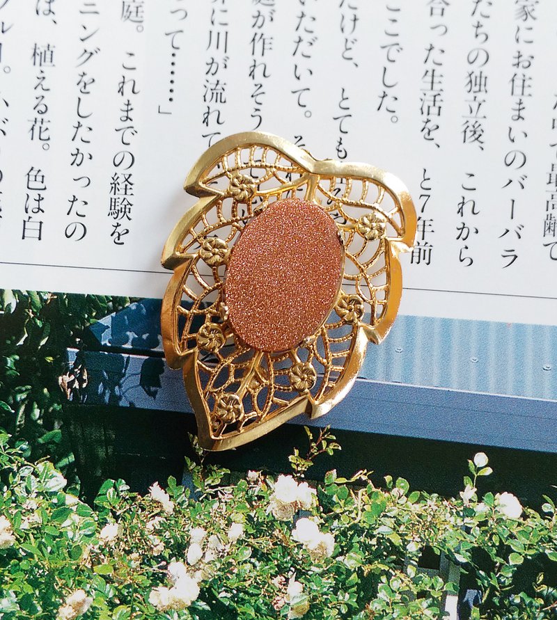 【美國西洋古董飾品】 金屬鍍金 簍空 小葉子 小巧 別針  胸針 - 徽章/別針 - 其他材質 金色
