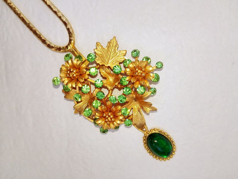 金葉與碧石簪飾　真鍮×鍍金×綠寶石　Luan. Kanzashi Atelier - 髮夾/髮圈 - 其他金屬 