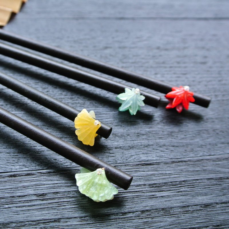 [Mohui Pavilion] Wooden Hairpin (Maple Leaf/Ginkgo Biloba) in Autumn Solstice - เครื่องประดับผม - ทองแดงทองเหลือง สีแดง