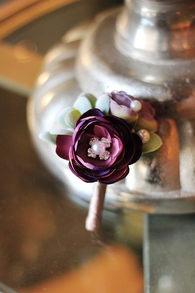 Handmade Corsage [Imitation Flower Series] Lulian (Classical Purple) - เข็มกลัด - วัสดุอื่นๆ สีม่วง