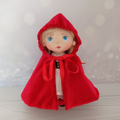 作家様　ハンドメイド　布人形　ぬいぐるみ　赤ずきん　赤頭巾 インテリア赤ずきん人形、コレクターへのギフト、手作り人形
