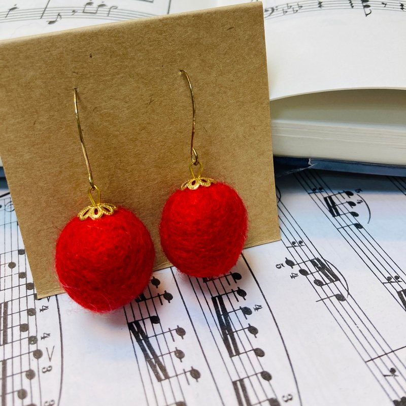 Felt Balls Earrings - ต่างหู - ขนแกะ 