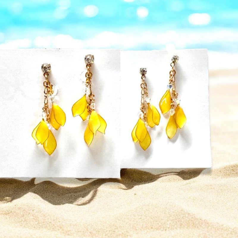 Sunflower fluttering dipped jewelry Clip-On and pierced earrings. Cute for adults. Early summer. Dipped flower. New item. - ต่างหู - โลหะ สีเหลือง