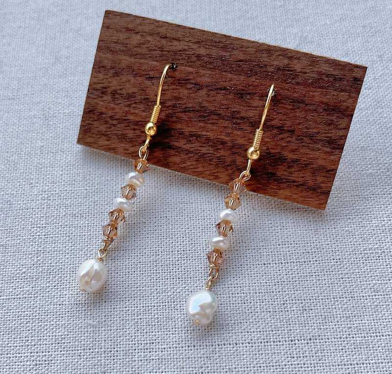 Caramel Cream Pearl Earrings - ต่างหู - เครื่องประดับ สีนำ้ตาล