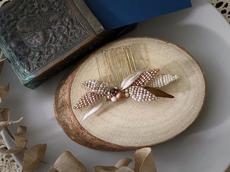 Original Handmade Ornament Fairytale Forest Crystal Resin Leaf Hair Comb/Barrette Toffee - เครื่องประดับผม - วัสดุอื่นๆ 