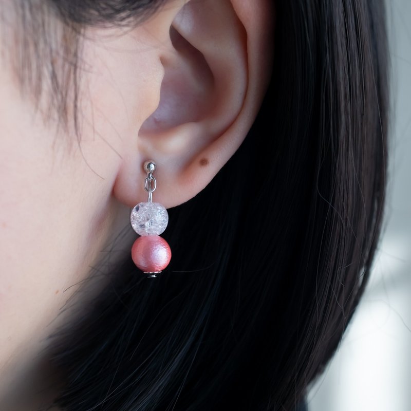 hikari. - Pearl Tone Pink Wood x Crack Crystal Post Clip-on - ต่างหู - คริสตัล สึชมพู