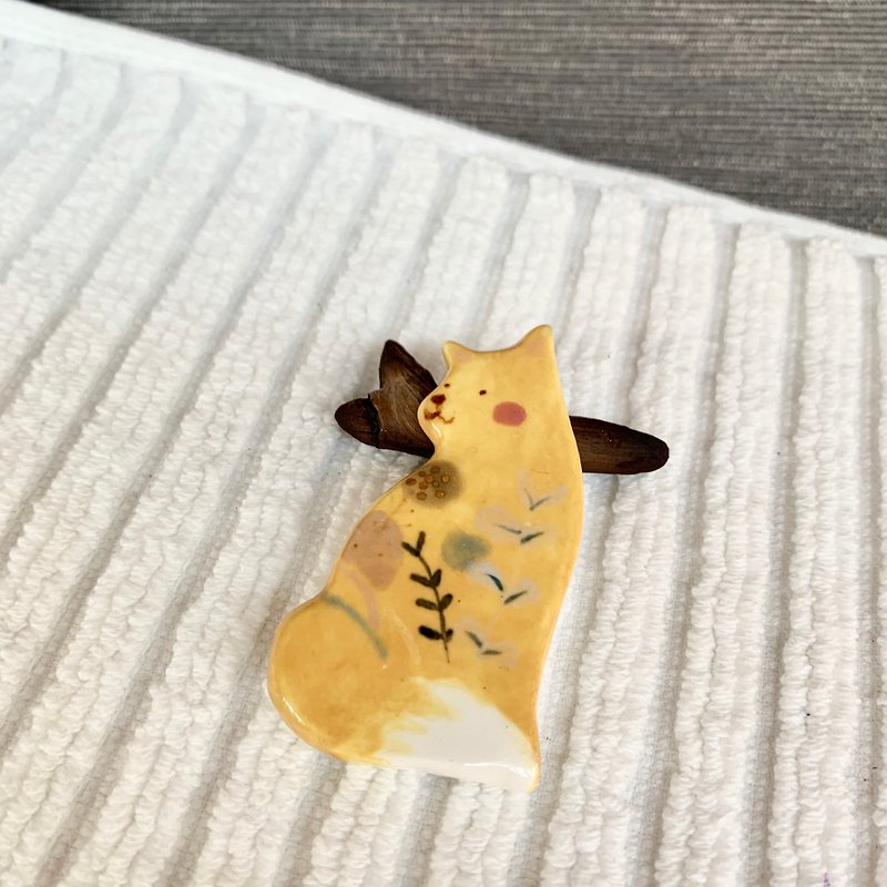 A Lu orange cat pottery pin/hand-painted only this one - Brooches - Pottery Multicolor