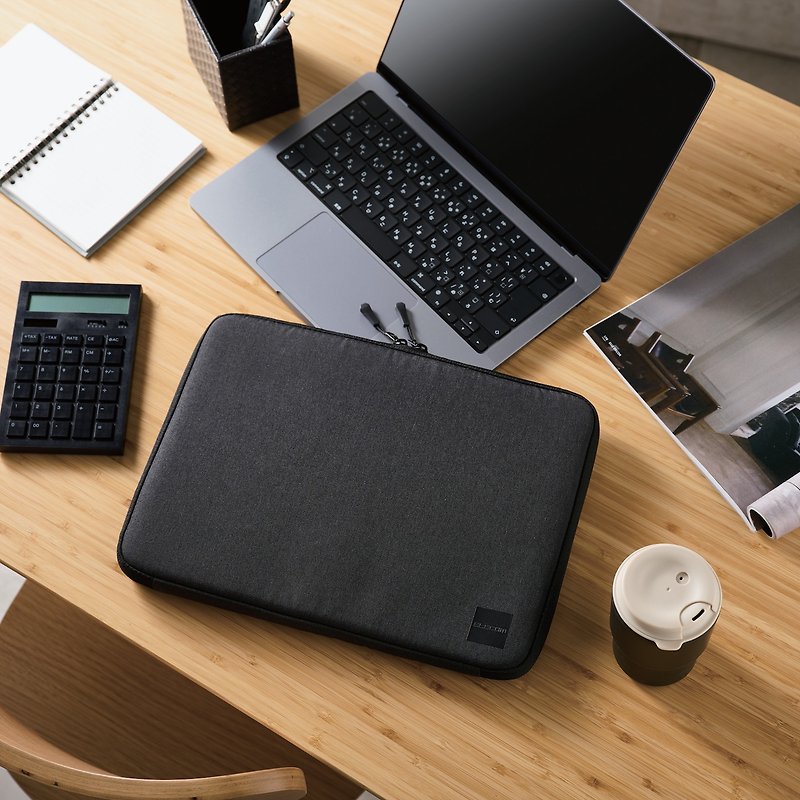 ELECOM MacBookPro 14" Impact Resistant Black Laptop Case - กระเป๋าแล็ปท็อป - เส้นใยสังเคราะห์ สีดำ