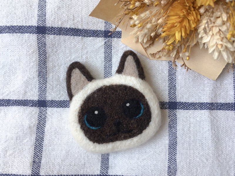 Cat Wool Felt Brooch【Can be customized】 - Brooches - Wool Silver