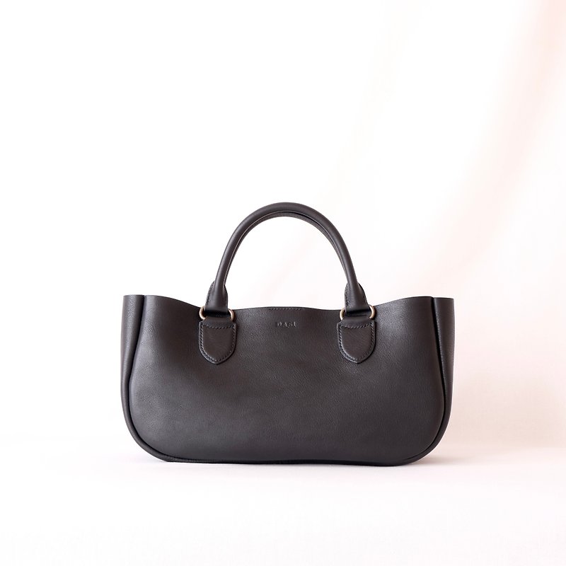 Leather tote bag [helen] hand-stitched - กระเป๋าถือ - หนังแท้ สีดำ