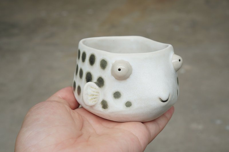 Puffer pot , Puffer plant pot , Handmade ceramics , pottery - 花瓶/花器 - 陶 白色