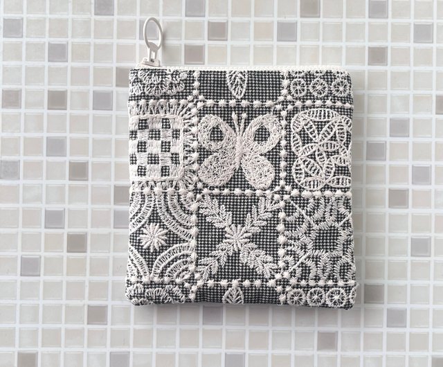 mina perhonen forest tile 総刺繍 蝶 ミニポーチ 人気カラー
