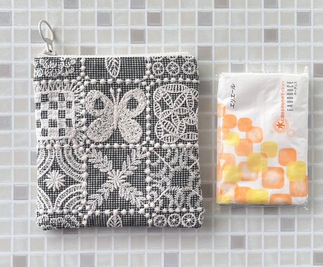 mina perhonen forest tile 総刺繍 蝶 ミニポーチ 人気カラー