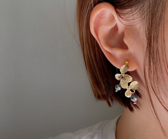 Shooting Star Flower Star Pearl Earrings [Gardenia Blossom] - Shop  shizuka-katasumi Earrings & Clip-ons - Pinkoi