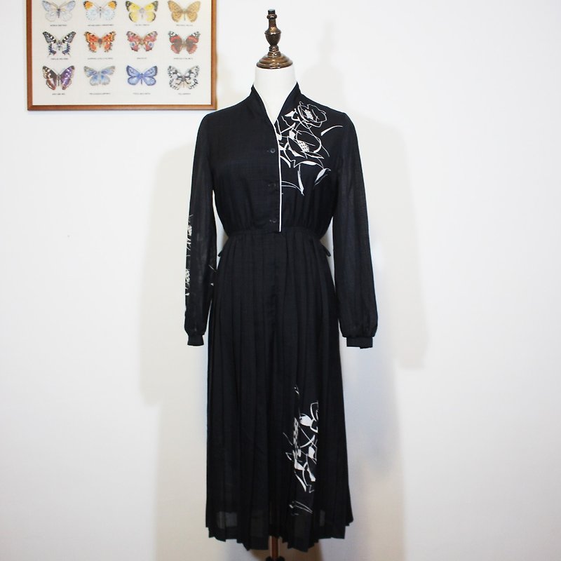 日本國產品製造洗標(Vintage日本古著洋裝)黑色白花洋裝F3521 - 連身裙 - 棉．麻 黑色
