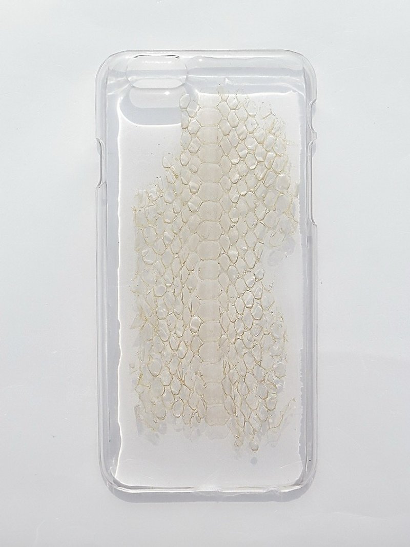 Annys workshop handmade phone case, handmade with nature, Snake sloug - เคส/ซองมือถือ - พลาสติก 