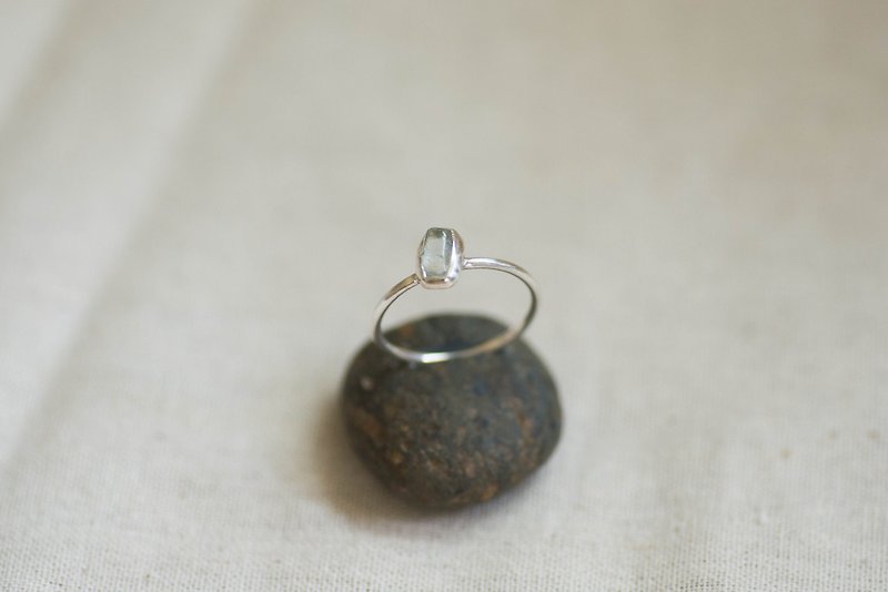 Dewdrop no.6 | Aquamarine gemstone & silver ring - แหวนทั่วไป - เครื่องเพชรพลอย สีเงิน