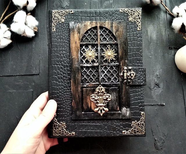 The Handmade Grimoire, What's in the book