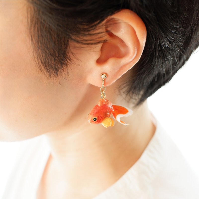 Washi paper accessory Clip-On/pierced earrings Goldfish Tosakin/Tosa gold/Tosa Nishiki - Earrings & Clip-ons - Paper Orange