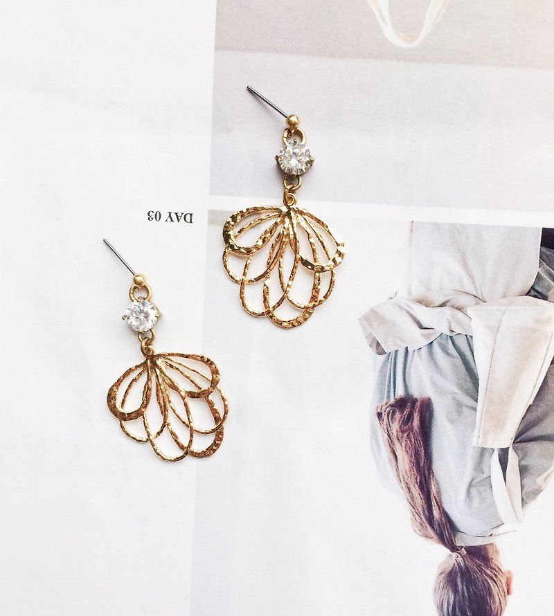 La Don - Zircon Flower Ear/Ear clip - Earrings & Clip-ons - Copper & Brass Gold