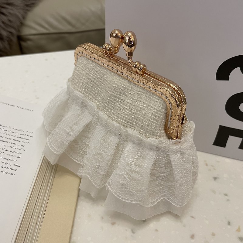 [Lady's skirt] ready stock/elegant white roving lace skirt small mouth gold bag - Coin Purses - Other Materials White