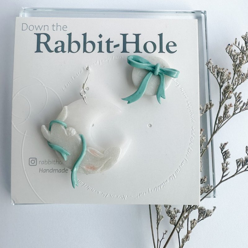 Luna Rabbit, Lazy Ribbon | Moon shape Handmade Polymer Clay Earrings - ต่างหู - ดินเหนียว 