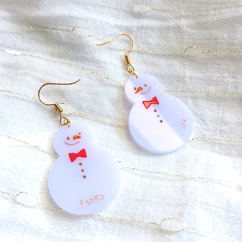 Snowman in the snow / Christmas limited earrings ear hook ear clip - Earrings & Clip-ons - Acrylic White